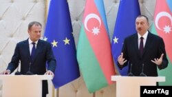 Avropa İttifaqı Şurasının prezidenti Donald Tusk və Azərbaycan prezidenti İlham Əliyev