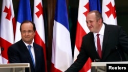 Georgia's President Giorgi Margvelashvili (right) greets his French counterpart Francois Hollande in Tbilisi, May 13, 2014.