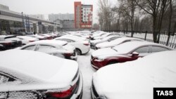 Январские продажи новых автомобилей в России упали до 5-летнего минимума