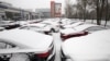 Продажа автомобилей в автосалоне "Автомир" (архивно фото)