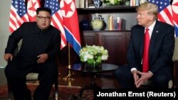 Lider Sjeverne Koreje Kim Jong Un i predsjednik SAD Donald Trump u Singapuru, 2018.