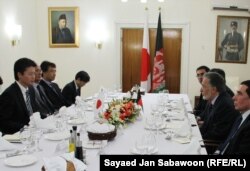 وزیر خارجه جاپان با رییس جمهور کرزی و همتای افغانش دیدار کرد