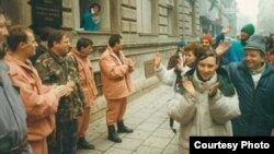 Marş pacifist la Sarajevo, înainte de declanşarea războiului bosniac, aprilie 1992