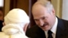 Папа перадаў Лукашэнку сувэнір, а не мэдаль
