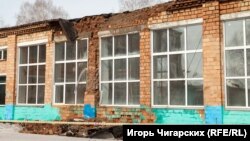 Здание средней школы в красноярском селе Каратузское
