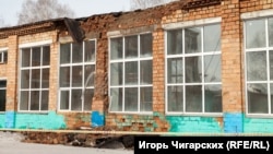 Здание школы в красноярском селе Каратузское
