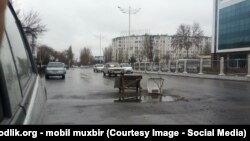 Разбитые дороги Узбекистана.