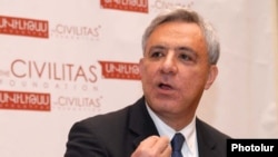 Armenia -- Former Foreign Minister Vartan Oskanian speaks at his Civiltas Foundation.