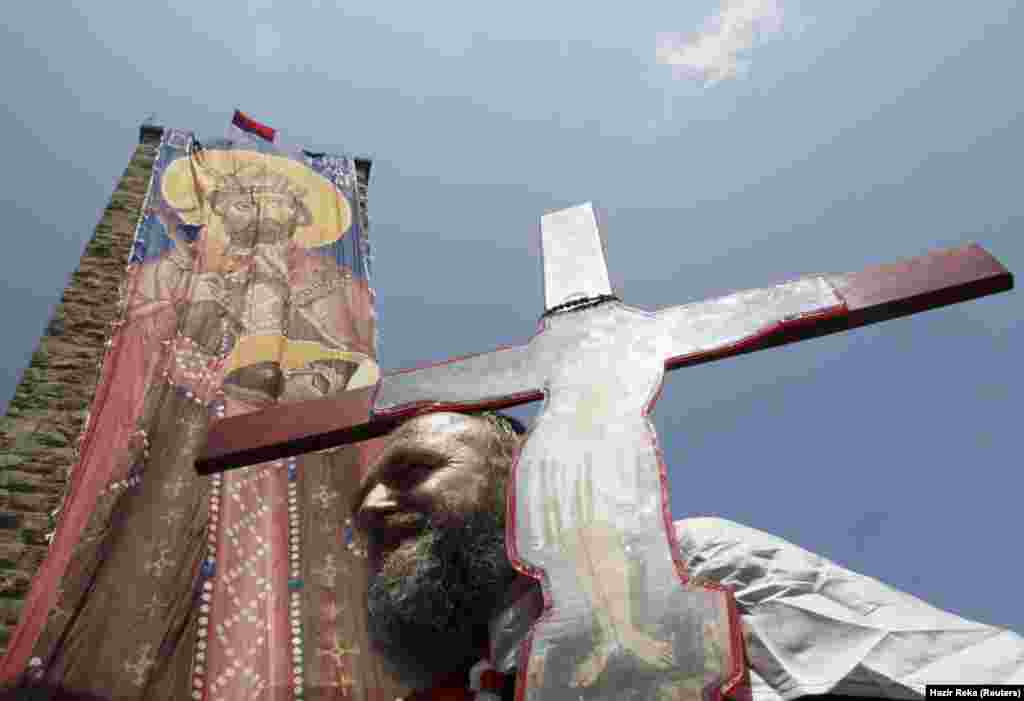 An ethnic Serbian man holds a cross during a ceremony marking the anniversary of the 1389 Battle of Kosovo at Gazimestan, near the capital of Kosovo, Pristina. (Reuters/Hazir Reka)