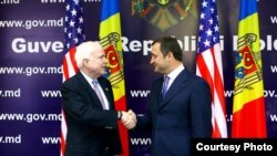 U.S. Senator John McCain (left) and Moldovan Prime Minister Vlad Filat meet in Chisinau.