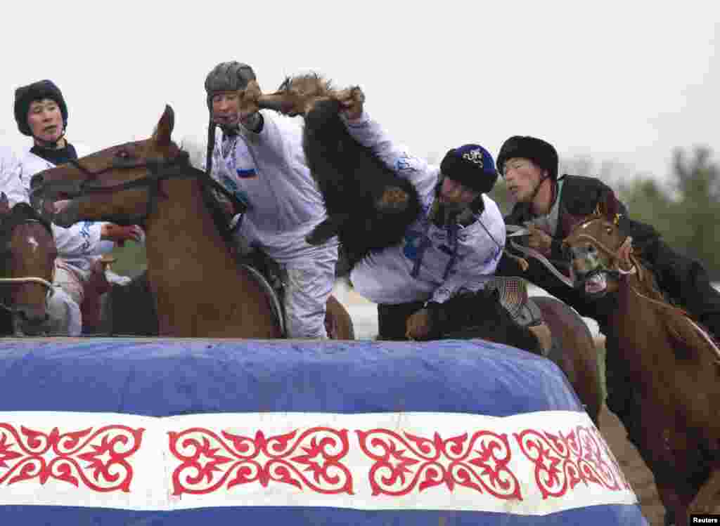 Russian riders (in white) score against Mongolia during the tourney.
