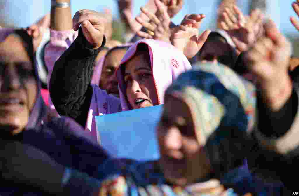Pakistani polio-vaccination workers demonstrate against the recent killings of their colleagues in Islamabad on December 19. Militants suggest "infidels" are behind polio-eradication efforts. (AFP/Aamir Qureshi)