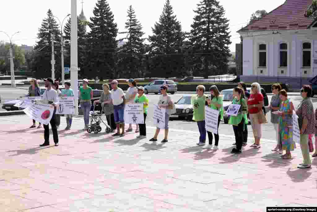 Pichet în susținerea drepturilor animalelor organizat la Tiraspol, în fața Sovietului suprem.