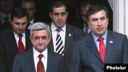 Armenia -- Presidents Serzh Sarkisian (L) of Armenia and Mikheil Saakashvili of Georgia meet in Yerevan on June 24, 2009.