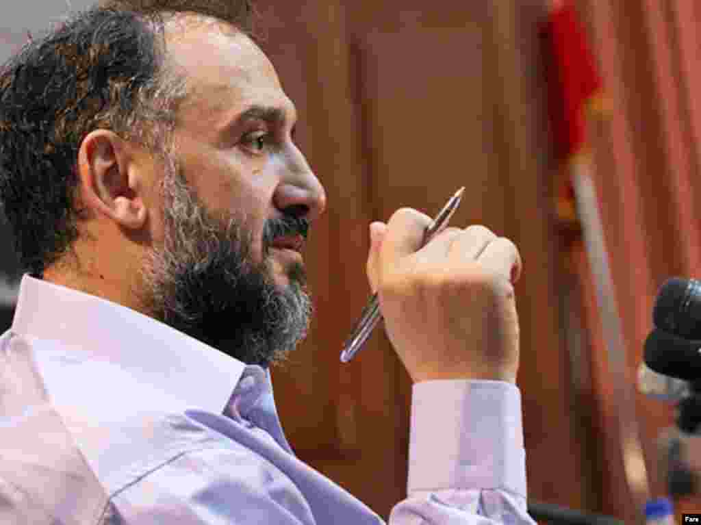 محمدعلی ابطحی در کنفرانس مطبوعاتی پس از دادگاه