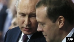 Vladimir Putin dhe Dmitry Medvedev 