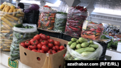 Gök bazar. Türkmenistan (arhiwden alnan surat) 