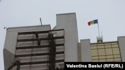 La Chișinău au demarat lucrările de reparare a sediului președinției