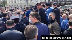 Police in Vladikavkaz detained dozens of protesters in April 2020 when about 2,000 people gathered in the central square of North Ossetia's capital to demand the resignation of the region's leader.