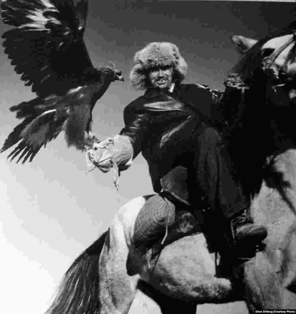 Китайский фотограф Чэн Жифен издал альбом Eagle clan («Орлиный род»)