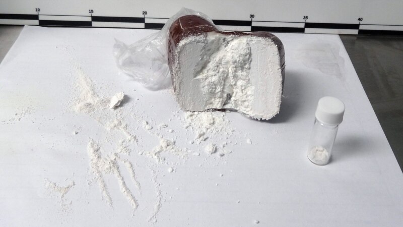 Policia indiane largon 106 kapsula të kokainës nga stomaku i një gruaje
