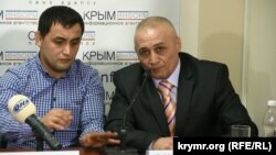 Крымскотатарские активисты Ридван Джаббаров (слева) и Ремзи Чарухов на пресс-конференции