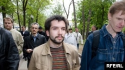 Oleg Kozlovsky at a March of Dissent in May 2008