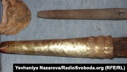 Взір піхов дозволив встановити, що меч виготовлений грецьким майстрами на замовлення скіфів