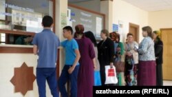 “Türkmenpoçtanyň” tizleşdirilen halkara poçta hyzmatlarynyň bahasy ortaça 50% gymmatlady