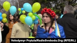 Учасниця проукраїнського мітингу у Сімферополі, Крим, 9 березня 2014 р.