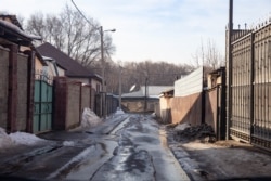 Безлюдная улица в поселке Заря Востока. Алматы, 8 февраля 2020 года.