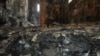 Запах гари, копоть, полуобвалившиеся стены и горы мусора высотой в два-три метра, продолжающие тлеть после недавнего пожара, - так вчера выглядела церковь Сурб Ншан, расположенная на одной из тбилисских улиц в старой части города (фото Елены Мечитовой)