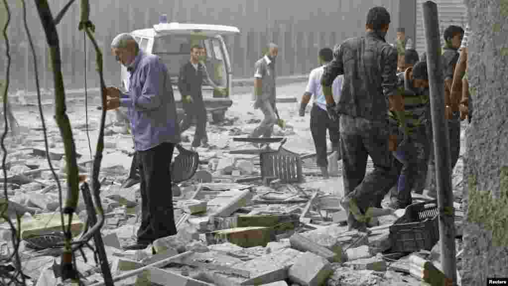 Sirija - Aleppo nakon zračnih udara, 9. septembar 2012. Foto: REUTERS / Zain Karamy
