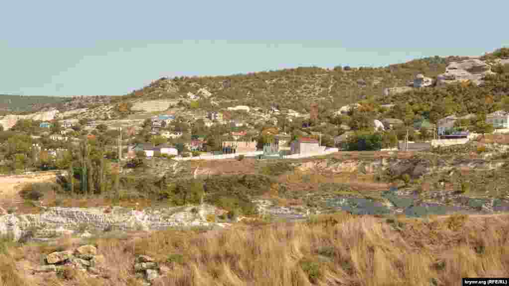 Вид на верхние кварталы нового Инкермана с крепости Каламита