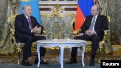 Kazakh President Nursultan Nazarbaev (left) meets at the Kremlin in Moscow on December 24 with Russian President Vladimir Putin.