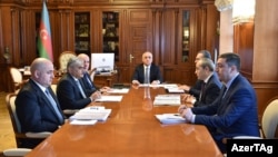 Ադրբեջանի վարչապետ Ալի Ասադովը խորհրդակցություն է վարում, արխիվ