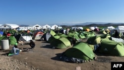 Pamje e një kampi të improvizuar të refugjatëve në Idomeni të Greqisë