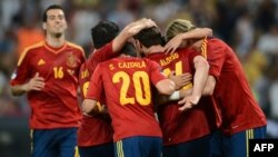 Futbollistët spanjollë i gëzohen fitores, Ukrainë, 23 qershor, 2012