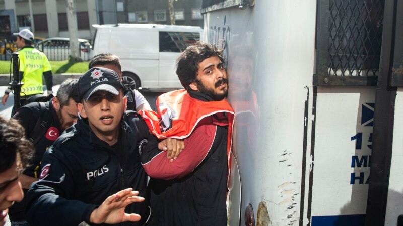 Турската полиција уапси 127 демонстранти на првомајските протести
