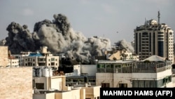 Дым поднимается над сектором Газа после ответных ракетных ударов Израиля, 14 июля
