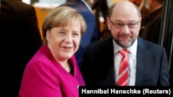 Германия канцлері Ангела Меркель мен Христиан-демократиялық одағы партиясының жетекшісі Мартин Шульц. Берлин, 7 қаңтар 2018 жыл.