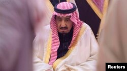 Король Саудовской Аравии Салман ибн Абдул-Азиз Аль Сауд на похоронах короля Абдуллы, 23 января 2015 года. 