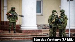 "Зеленые человечки": российские военные в Крыму в начале марта 2014 года