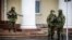 Ілюстративне фото. Російські «зелені чоловічки» у Сімферополі, 28, лютого 2014 року