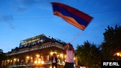 Armenia -- celebrations in Yerevan after the election of Nikol Pashinian. May 9, 2018.