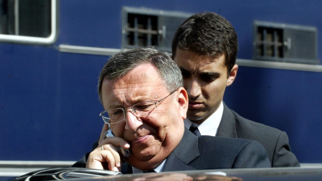 Former Russian Oligarch Praises Putin, Medvedev