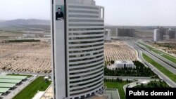 Türkmenistanyň Nebit-gaz ministrliginiň binasy 