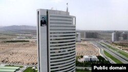 Türkmenistanyň Nebit we gaz ministrliginiň binasy, Aşgabat 