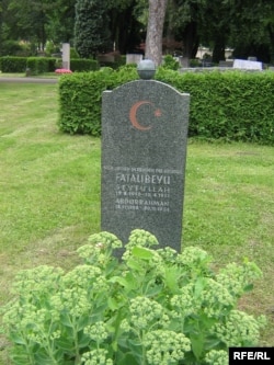 Düdənginskinin qəbri, Noy-Ulm, 2009