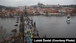 Поштівки з Праги для всіх сміливих людей в Україні (фотогалерея)